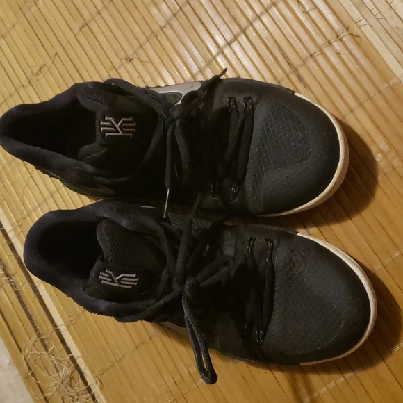 Big boy nike kyries sneaker - Picture 1 of 4